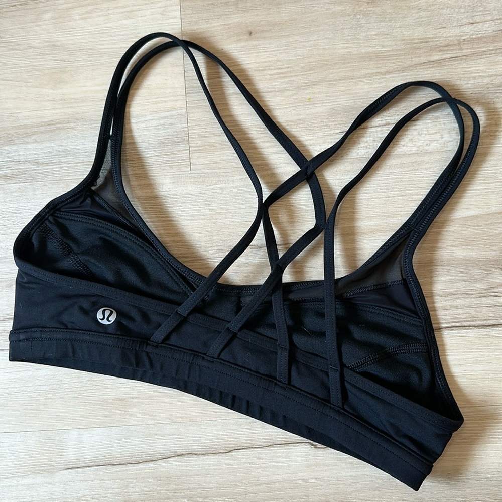 Lululemon strappy back bra with mesh